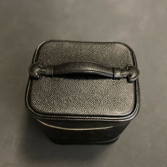 Nearly unused Chanel Caviar Timless Vanity - Picture 5 of 9